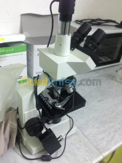 Microscope trinoculaire  lab