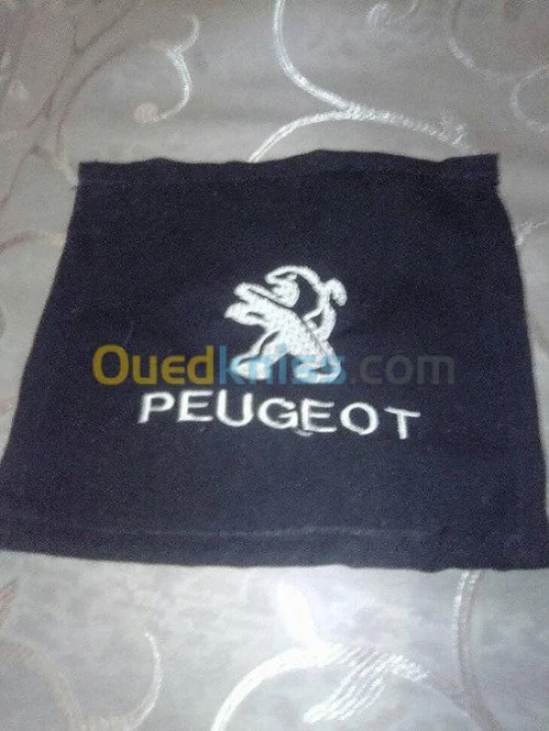 je fais des logos en broderie 