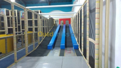 PARC DE JEUX POUR ENFANTS 