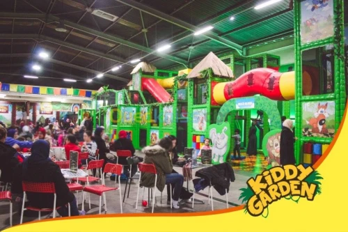 PARC DE JEUX POUR ENFANTS 