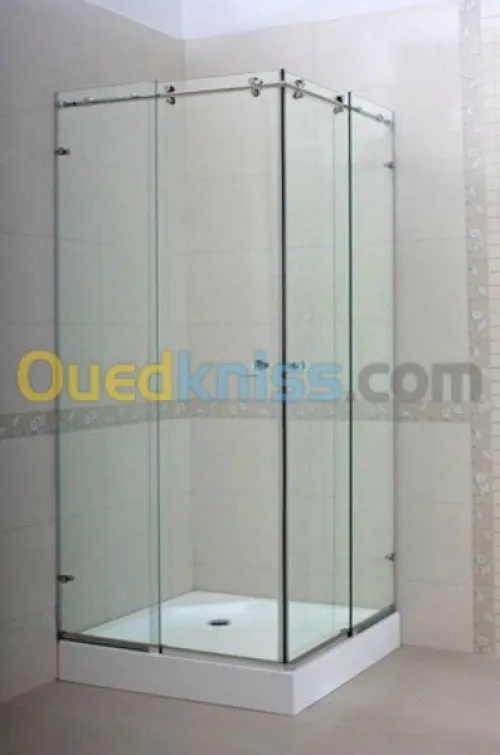 Cabine de douche et Vitrine 
