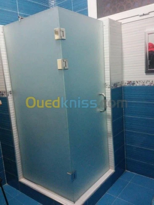Cabine de douche et Vitrine 