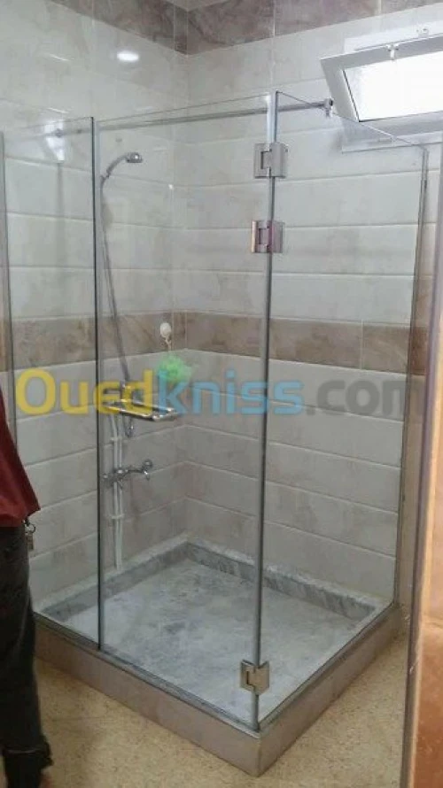 Cabine de douche et Vitrine 