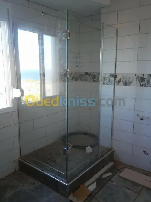 Cabine de douche et Vitrine 