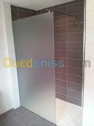 Cabine de douche et Vitrine 