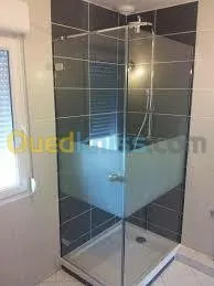 Cabine de douche et Vitrine 