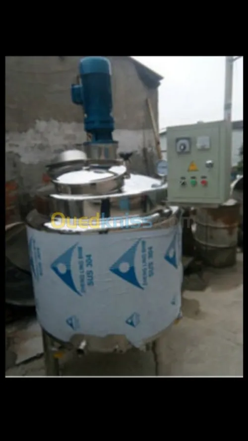 Machine et cuve et pasteurisateur