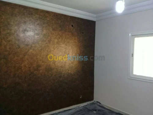 Pose de papier peint et poster