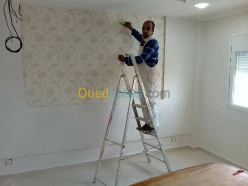 Pose de papier peint et poster