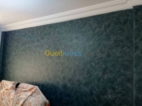 Pose de papier peint et poster