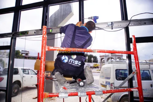 PORTE AUTOMATIQUE EN VERRE / ALU 