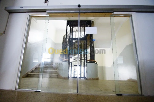 PORTE AUTOMATIQUE EN VERRE / ALU 