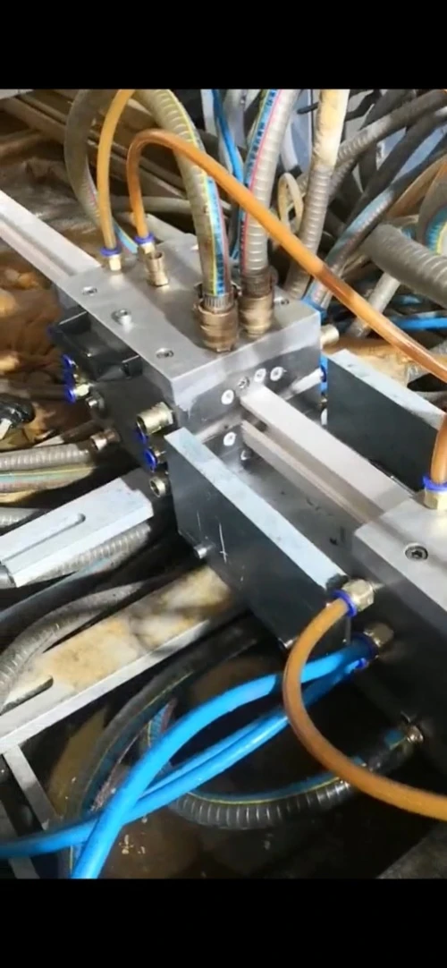 Moule injection pour gouloutte