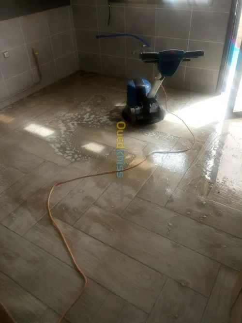 ponçage lustrage carrelage avec monobross