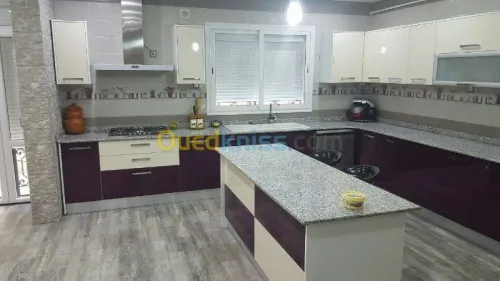 مطابخ مجهزة حسب القياس بأذواق مختلفة