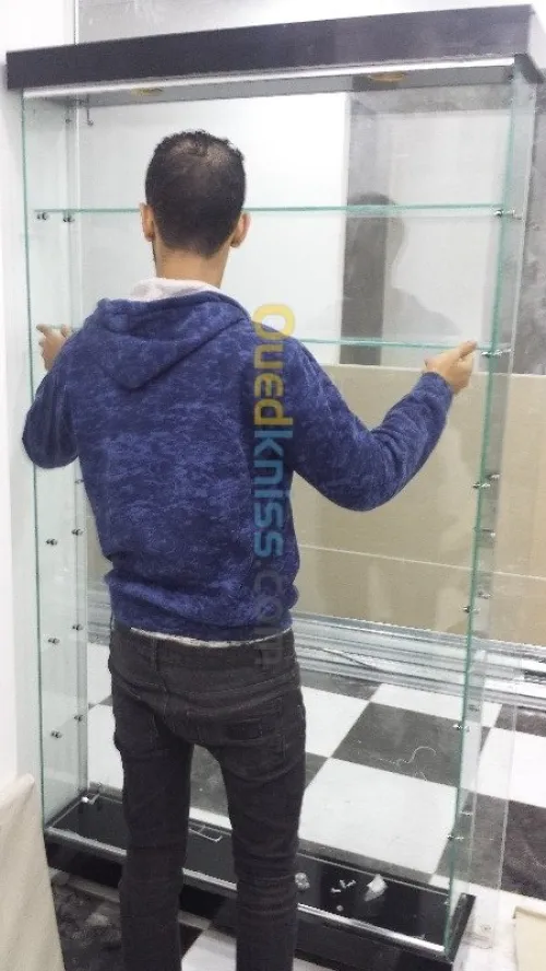  fabrication armoires et  comptoirs en verre