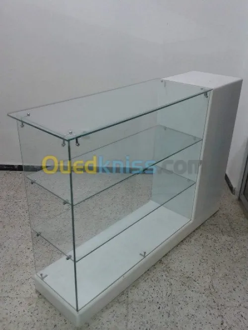  fabrication armoires et  comptoirs en verre