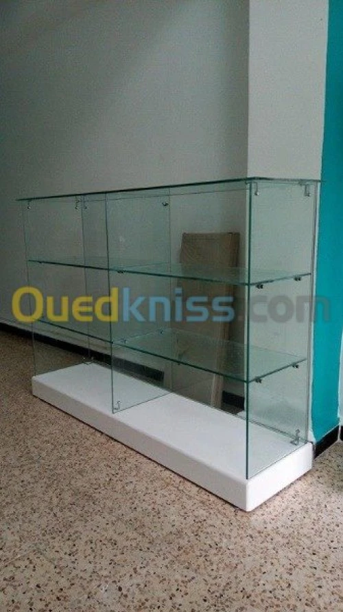 Comptoir et armoire d'exposition  