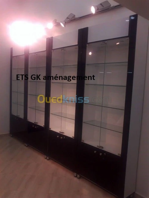 Comptoir et armoire d'exposition  
