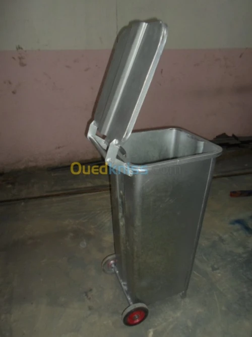 Fabrication des poubelles métalliques