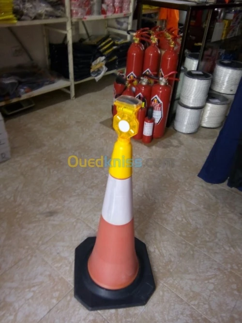 BALISE POUR  TRAVAUX DE CHANTIER