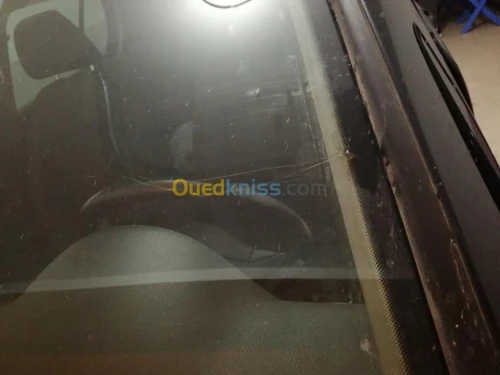 تلحيم و تصليح زجاج للسيارات 