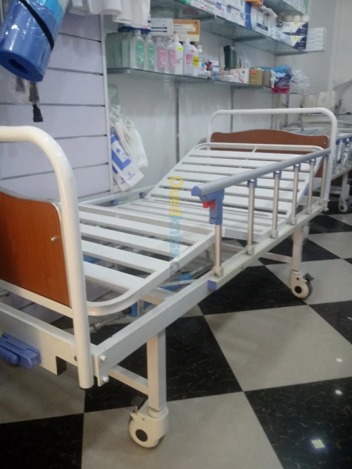 Lit d'hôpital