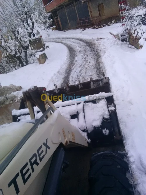 location d'engin ( caze ) 