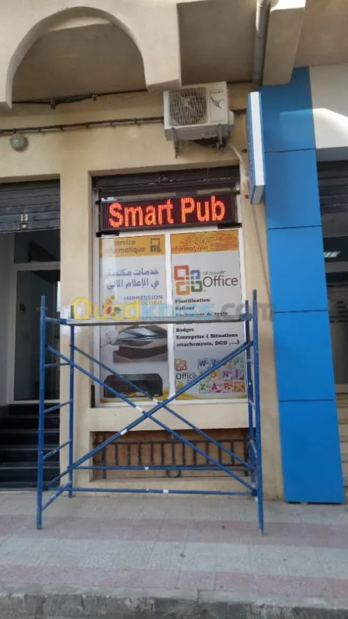 afficheurs et panneaux publicitair LED