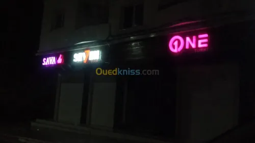 afficheurs et panneaux publicitair LED