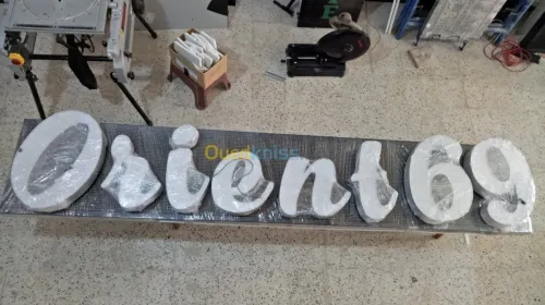 afficheurs et panneaux publicitair LED