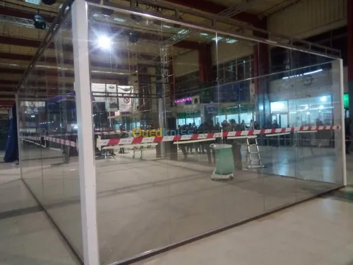 vitrine de façade en verre trempé 