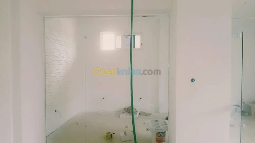 vitrine de façade en verre trempé 