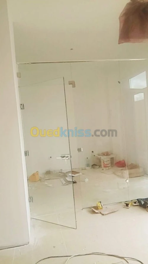 vitrine de façade en verre trempé 