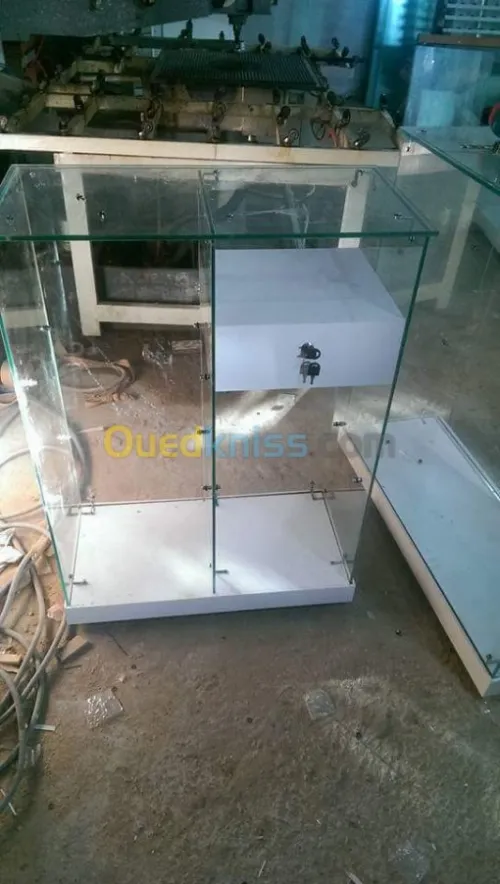 vitrine de façade en verre trempé 