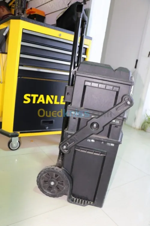 CAISSE A OUTILS / SERVANTE A ROUE 