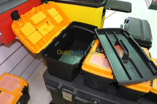 CAISSE A OUTILS / SERVANTE A ROUE 