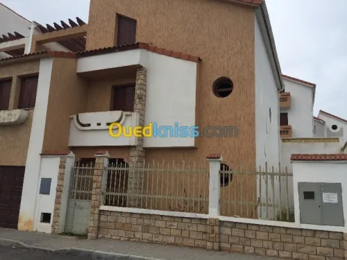 REALISATION DES VILLA CLyEF EN MAIN