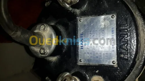 * poste à souder et pompe à eau 