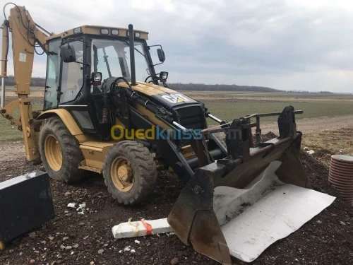 LOCATION D'ENGIN RETROCHARGEUR