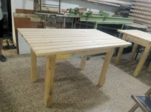 Fabrication chaises & tables.