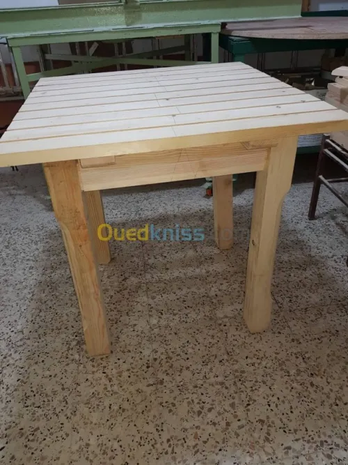 Fabrication chaises & tables.