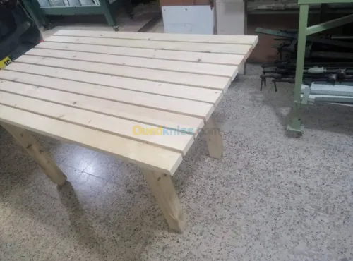 Fabrication chaises & tables.