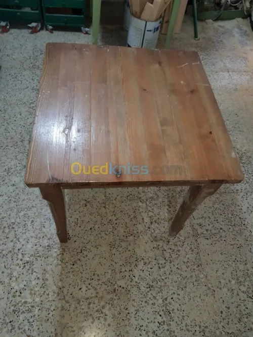 Fabrication chaises & tables.