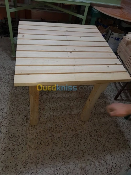 Fabrication chaises & tables.