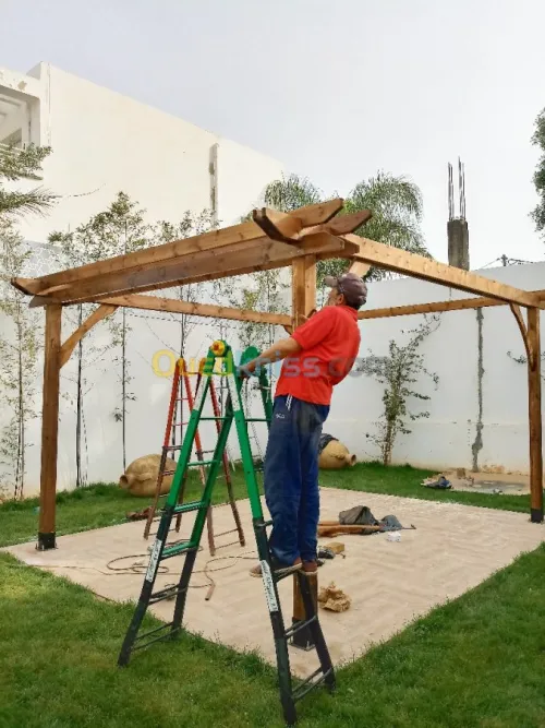 Fabrication et installation de pergola et tinda en bois rouge