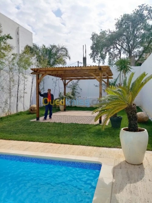 Fabrication et installation de pergola et tinda en bois rouge