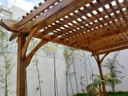 Fabrication et installation de pergola et tinda en bois rouge