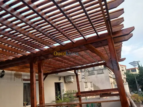 Fabrication et installation de pergola et tinda en bois rouge