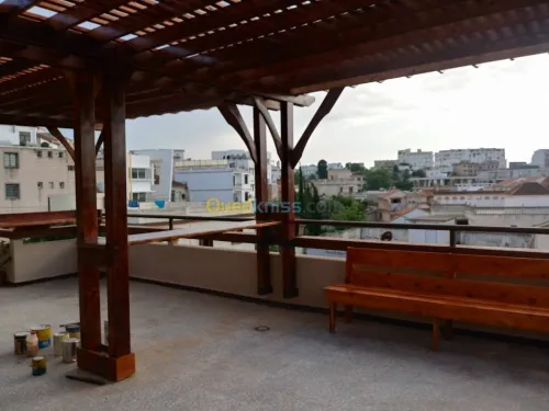 Fabrication et installation de pergola et tinda en bois rouge